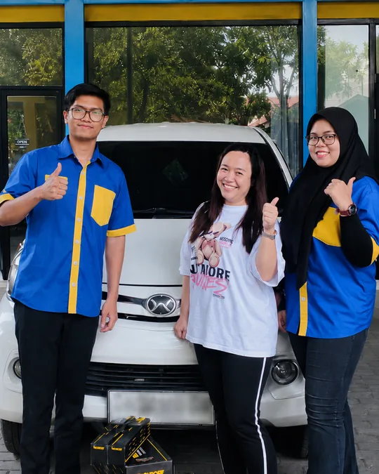 Serah terima hadiah Shock Absorber Monroe di Jeju Auto